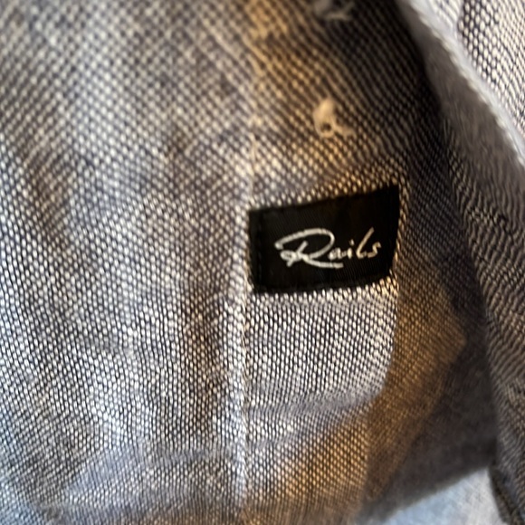Men’s Large Rails Wyatt shirt in Navy Chambray - Picture 5 of 5